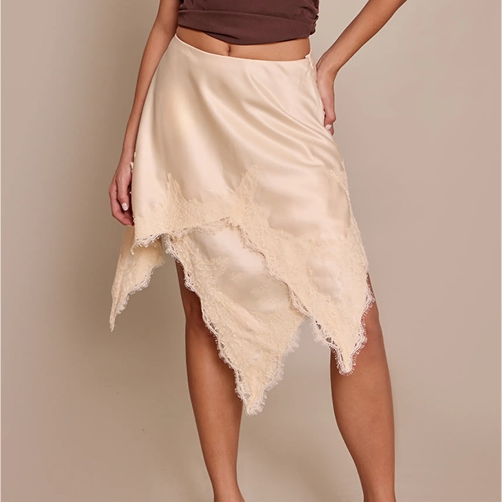 NWT Pretty Little Thing Cream Lace Satin Handkerchief Hem Skirt
